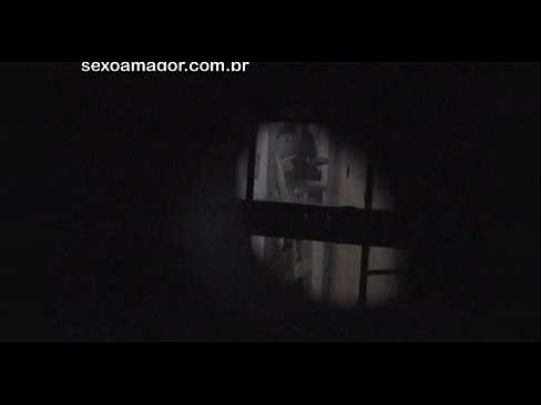 ❤️ Si Blondie ay lihim na nakunan ng video ng isang voyeur ng kapitbahayan na nakatago sa likod ng mga guwang na brick ☑ Porno sa amin ❌️