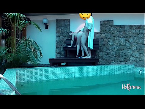 ❤️ Inaanyayahan ni Boss ang kasambahay sa pool, ngunit hindi napigilan ang init ☑ Porno sa amin ❌️